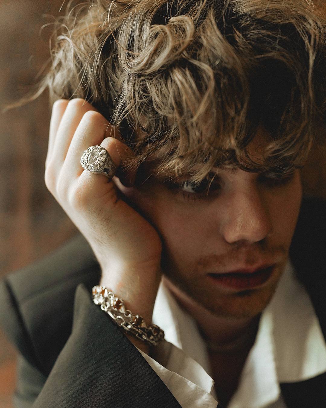 Anthizo Ring - White 3