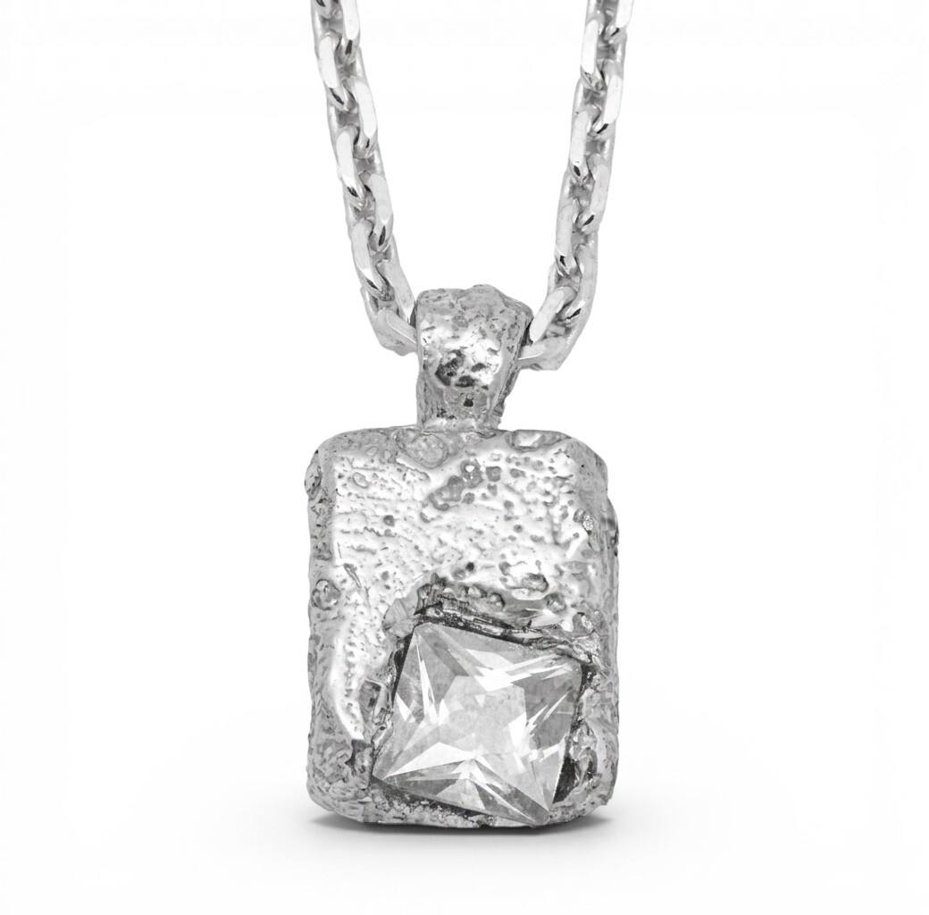 Gónimos Pendant - White